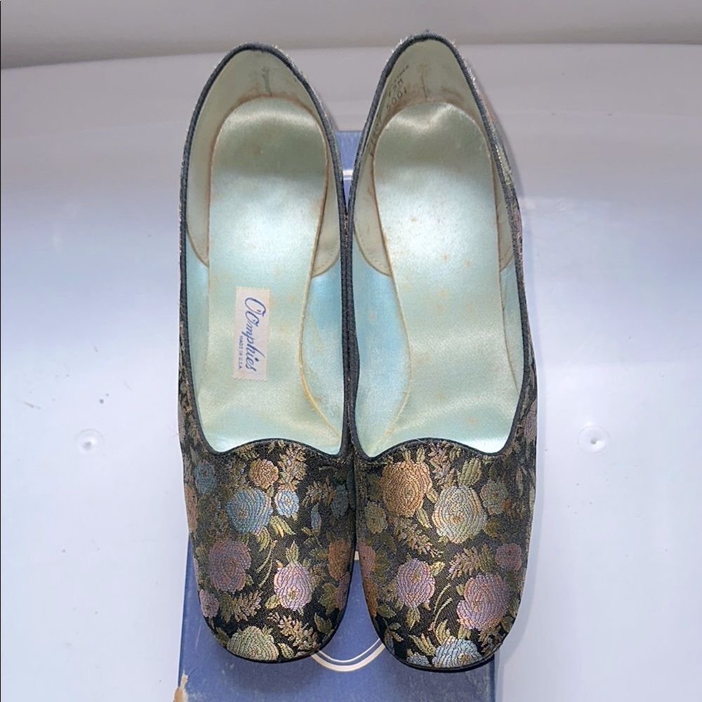 New Vintage 60s Floral‎ Brocade Slippers/Hostess Shoes Original Box  Size 9 1/2
